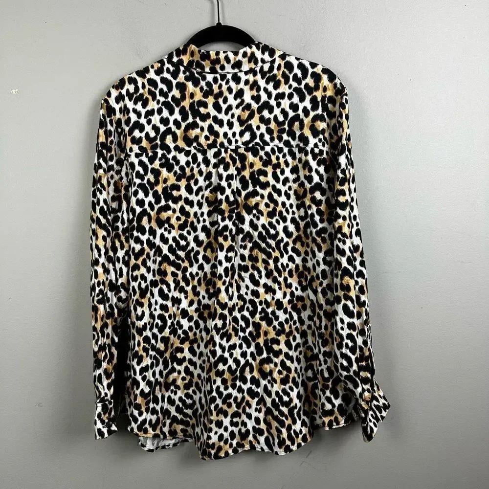 Chico’s animal printed casual button down shirt size 2 - Picture 9 of 9